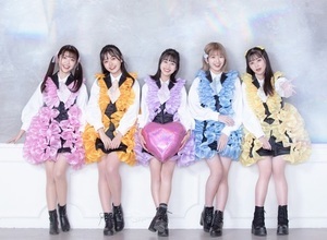 造形芸術学科 ファッション・コスチュームデザインコースの学生が